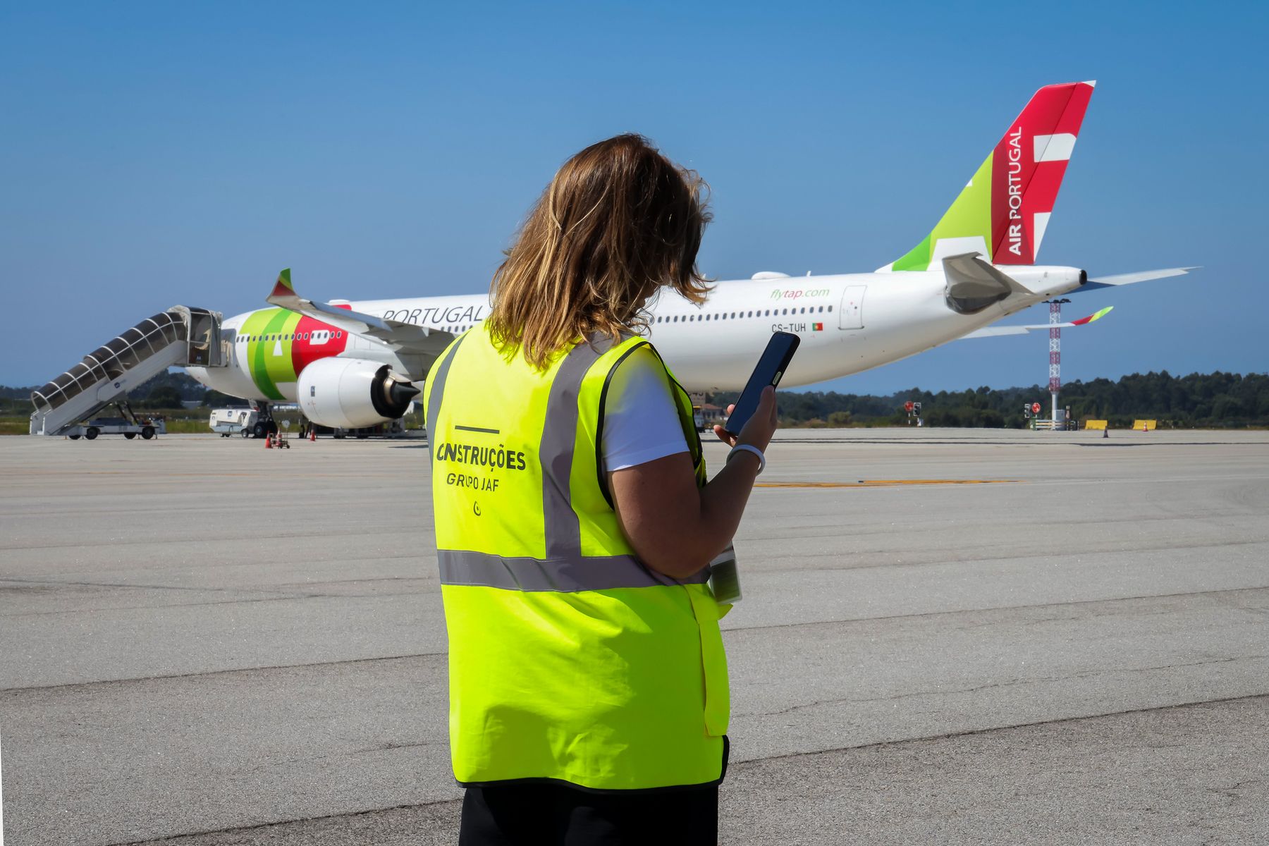 Grupo JAF operating in an airport environment