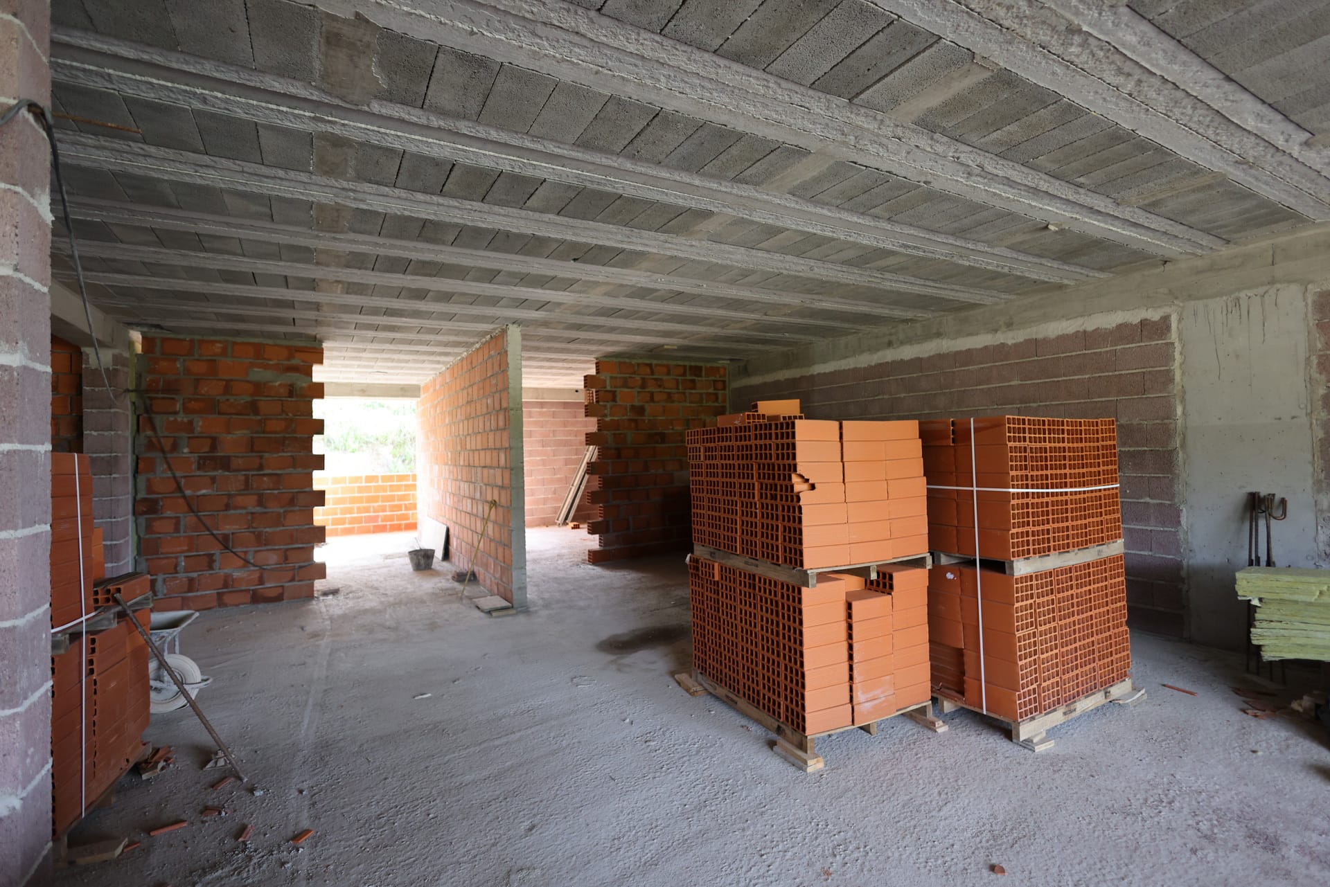 Brick masonry walls and lightweight slab on a JAF Construções site