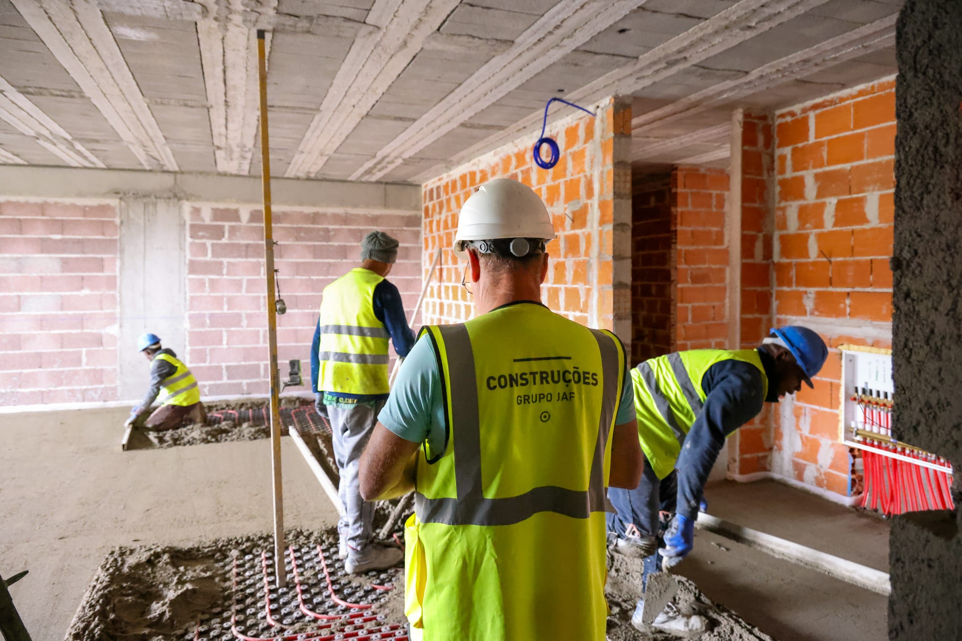 Laying screed inside a building under construction