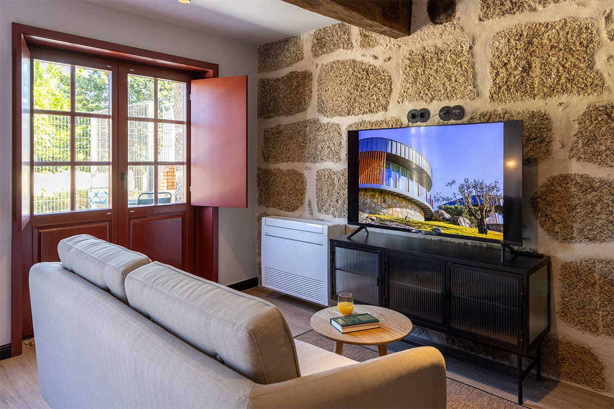 Living room with a stone wall, Rua da Liberdade