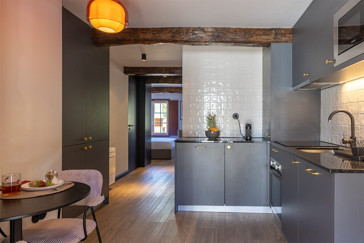 Kitchen and dining area, Rua da Liberdade